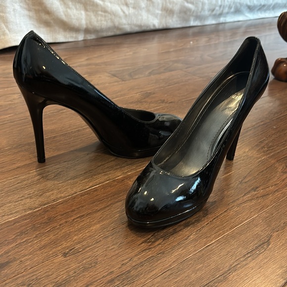 Stuart Weitzman blk patent leather heels. Never worn no box size 10 - Picture 4 of 7